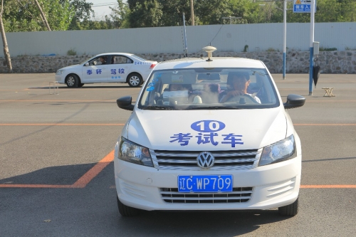 奉轩驾校本校考试进行