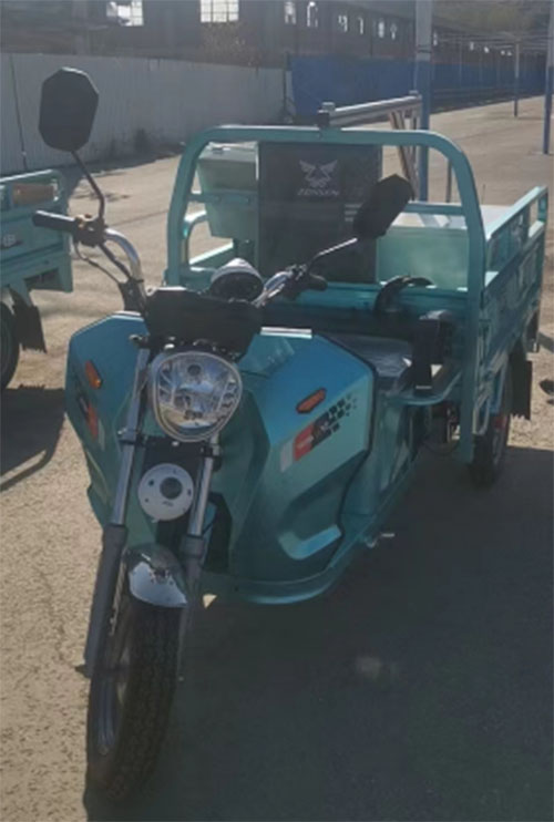 三轮摩托车